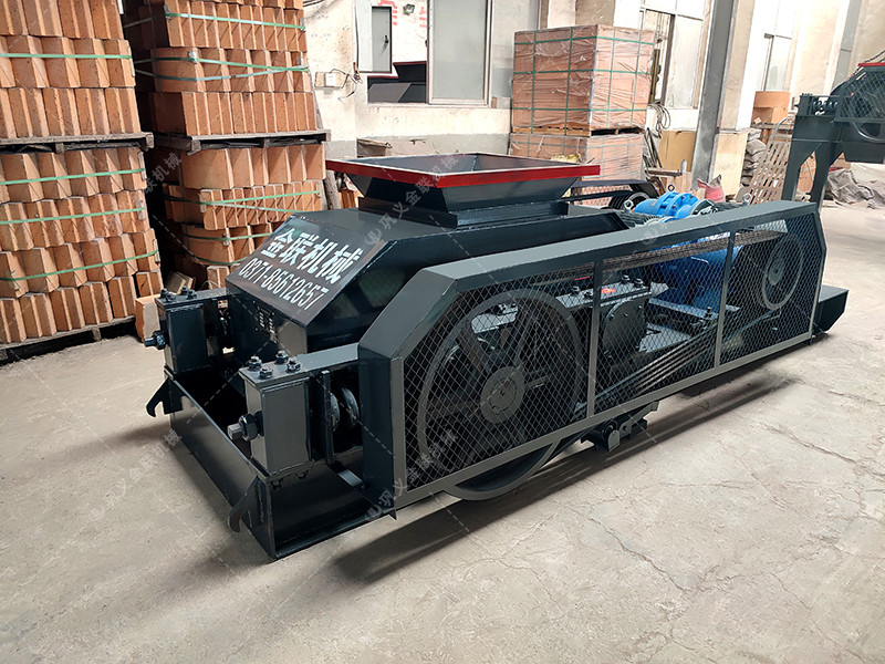 2PG610x400對(duì)輥破碎機(jī)發(fā)往福建破碎鵝卵石