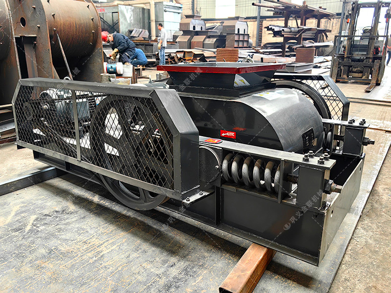 2PGC450X500雙齒輥破碎機發往湖南婁底破碎冰塊