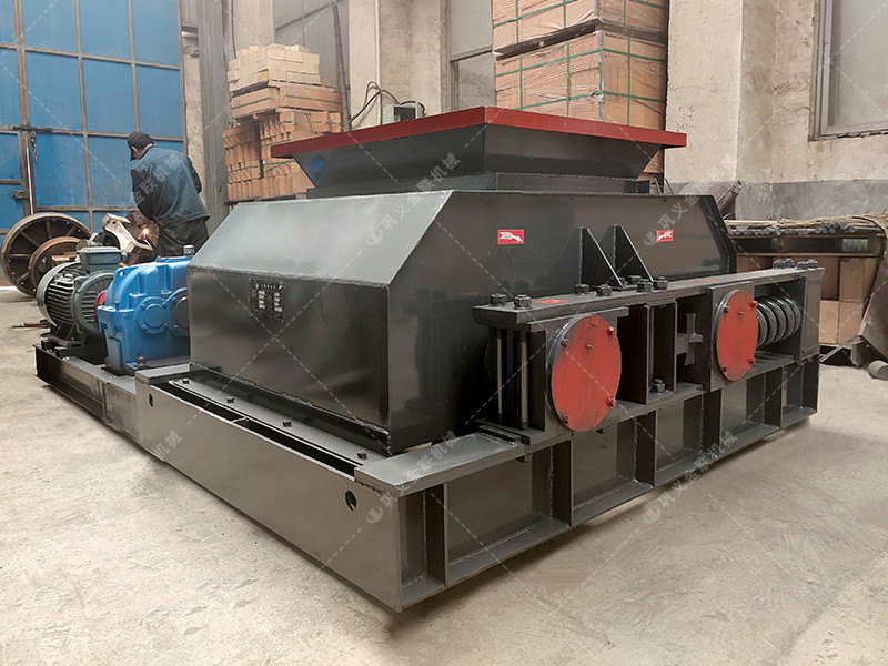 2PGC600X900雙齒輥破碎機發往青海破鎳礦