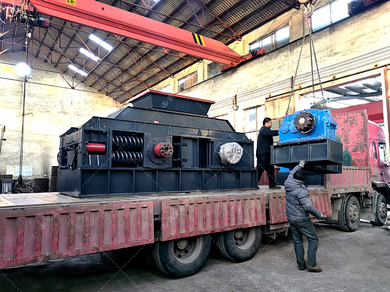 2PG1000X700對輥破碎機發(fā)往湖北恩施破碎鵝卵石