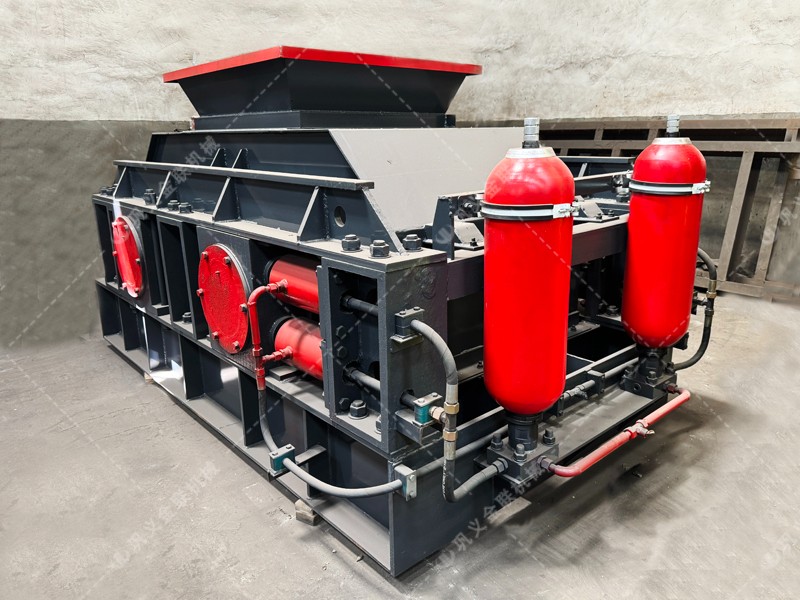 如何正確操作石英石對(duì)輥制砂機(jī)以提高生產(chǎn)效率？