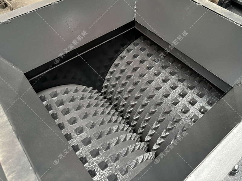 大塊煤矸石直接喂料會損壞設備？狼牙齒輥為何敢承諾'來者不拒'？